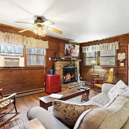 Charming Modern Cabin With Hiking Trails And Fire Pit
